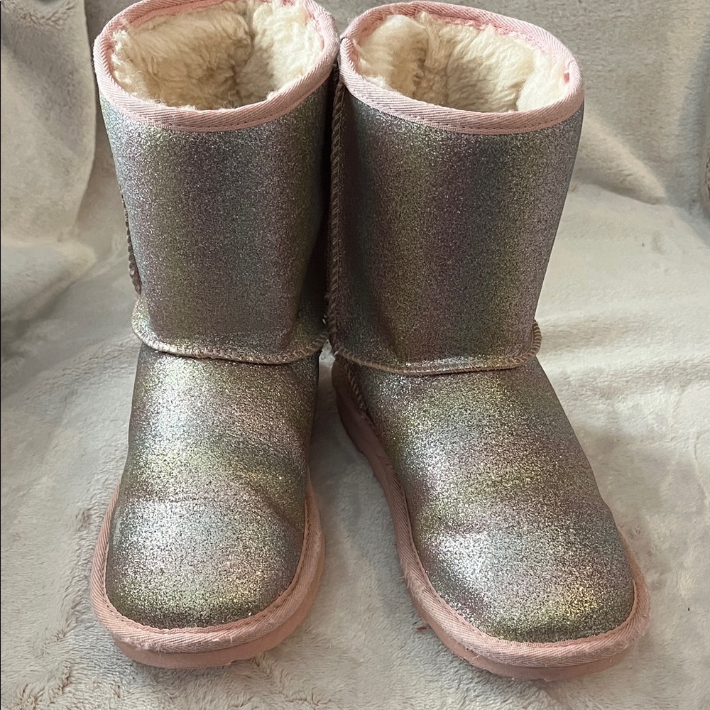 UGG Kids Classic II Glitter sz 3
